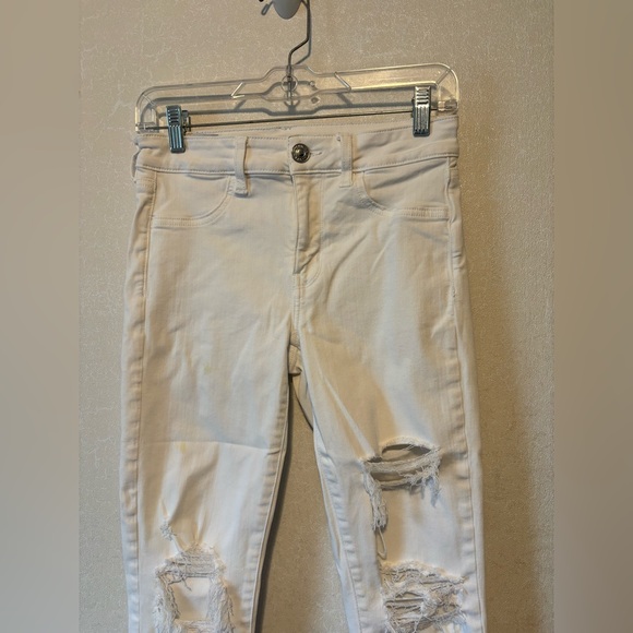 American Eagle Outfitters | Cream Distressed Skinny Jeans | Size 4 - Picture 2 of 8